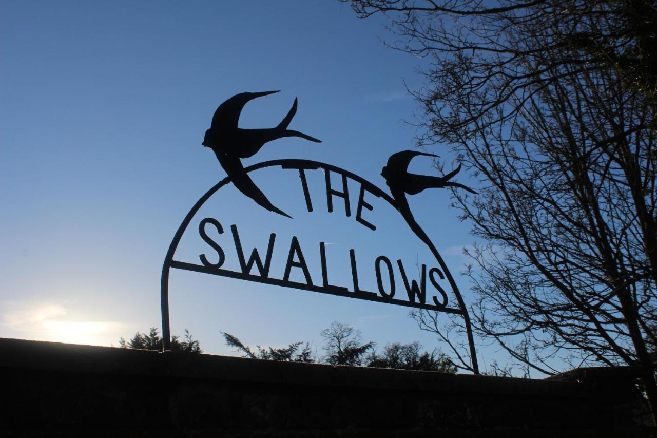 The Swallows Seend Bagian luar foto